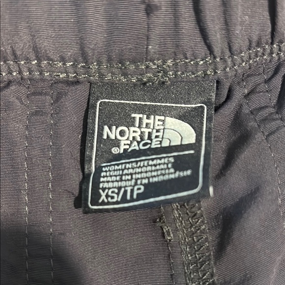The North Face Women's Dark Gray Cargo Shorts - Picture 4 of 7